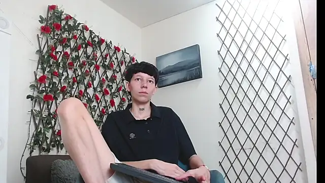 LiamBrown09 online show from May 21, 7:11 pm