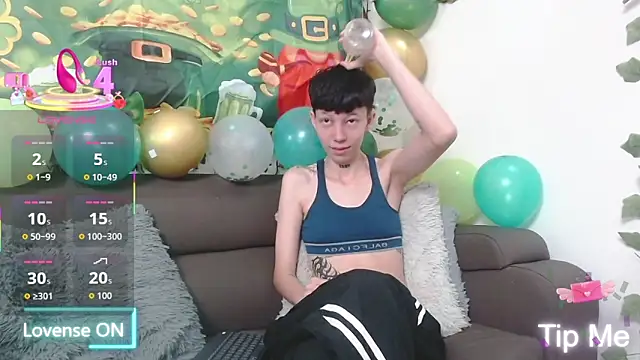 LiamBrown09 online show from March 13, 7:52 pm