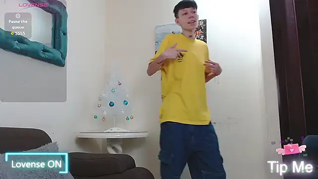 LiamBrown09 online show from December 3, 7:24 pm