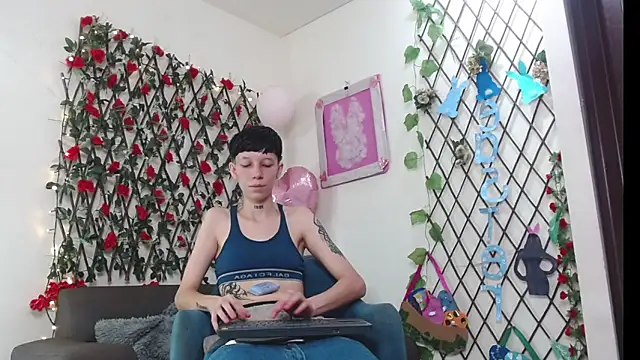 LiamBrown09 online show from April 17, 7:06 pm