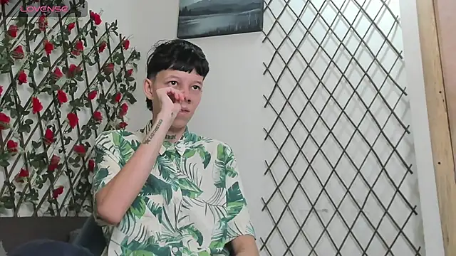 LiamBrown09 online show from June 13, 7:23 pm