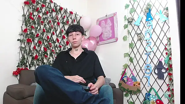 LiamBrown09 online show from April 2, 7:42 pm