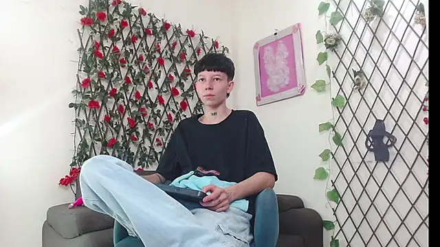 LiamBrown09 online show from April 23, 7:15 pm