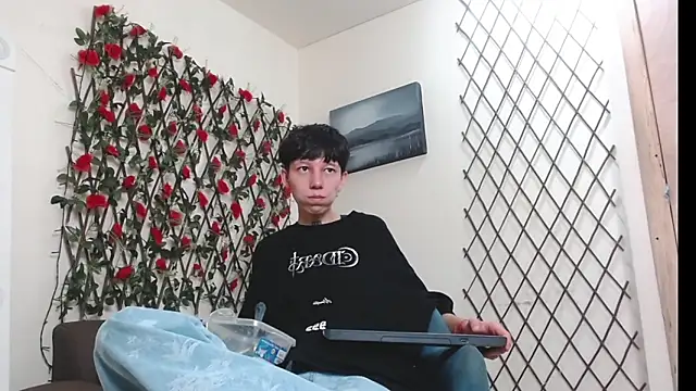 LiamBrown09 online show from May 23, 7:24 pm