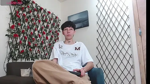 LiamBrown09 online show from May 26, 7:23 pm