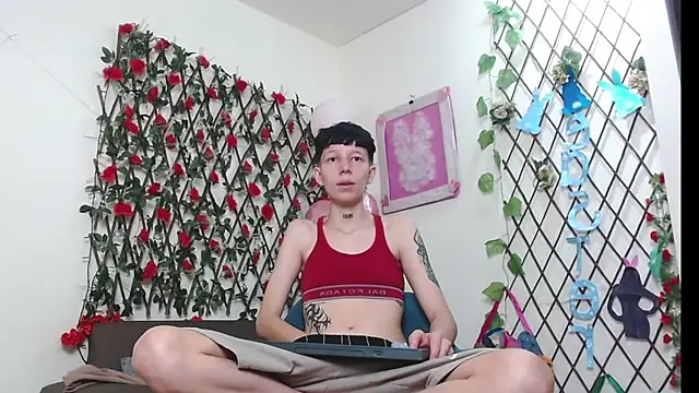 LiamBrown09 online show from April 16, 7:47 pm