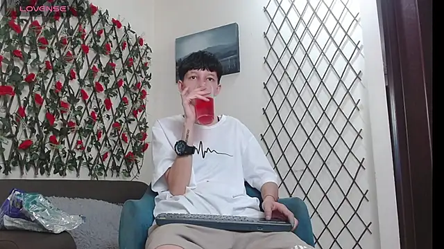 LiamBrown09 online show from May 6, 7:18 pm