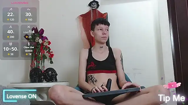 LiamBrown09 online show from October 13, 7:15 pm