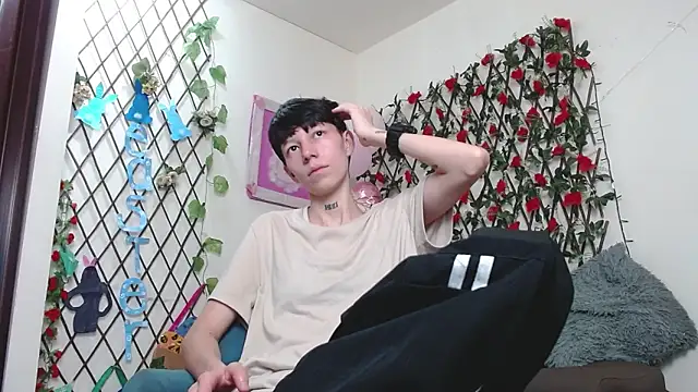 LiamBrown09 online show from March 30, 7:15 pm