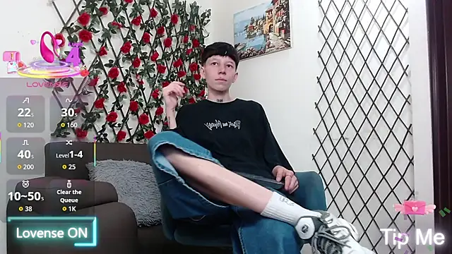 LiamBrown09 online show from February 28, 7:24 pm