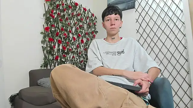 LiamBrown09 online show from June 17, 7:24 pm