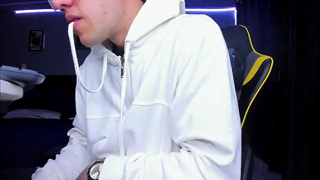 alexgiraldo   online show from October 28, 2:01 am