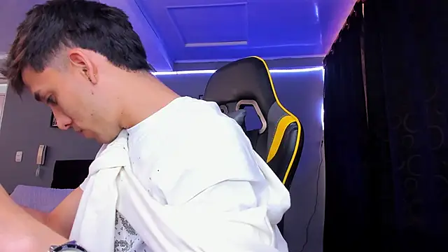 alexgiraldo   online show from November 29, 1:33 pm