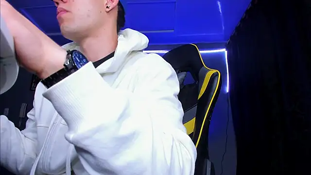 alexgiraldo   online show from October 23, 2:10 am