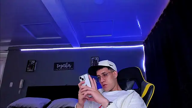 alexgiraldo   online show from November 7, 12:21 pm