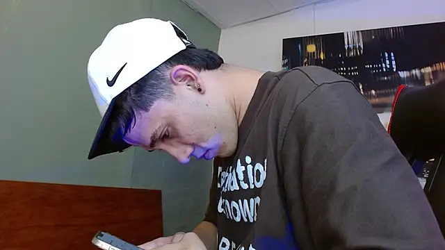 Snapshot of alexgiraldo__ chatting on June 13, 1:14 am alexgiraldo online show from June 13, 1:14 am
