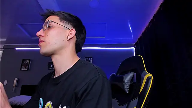 alexgiraldo   online show from November 8, 12:20 pm