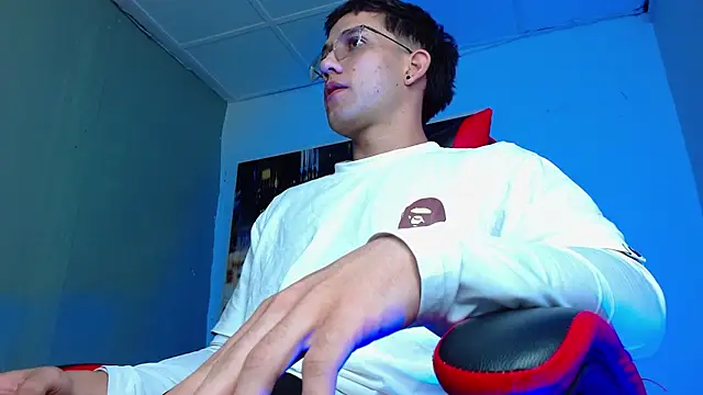 alexgiraldo   online show from April 3, 11:38 am