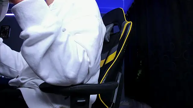 alexgiraldo   online show from October 27, 3:18 am