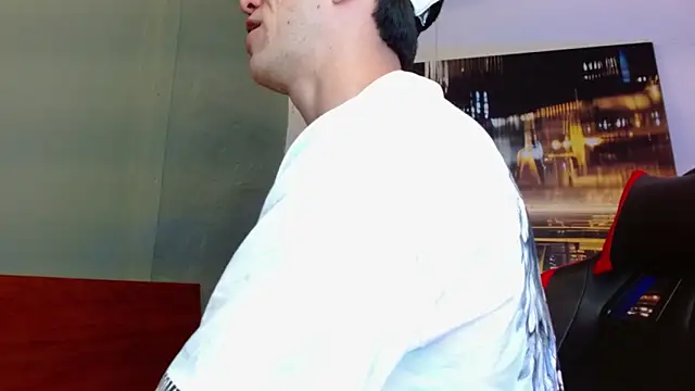 Snapshot of alexgiraldo__ chatting on June 10, 12:56 am alexgiraldo online show from June 10, 12:56 am