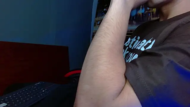 Snapshot of alexgiraldo__ chatting on June 7, 4:28 am alexgiraldo online show from June 7, 4:28 am