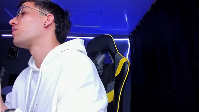 alexgiraldo   online show from November 14, 5:11 am