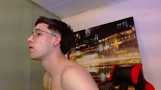 Snapshot of alexgiraldo__ chatting on May 6, 3:32 am alexgiraldo online show from May 6, 3:32 am
