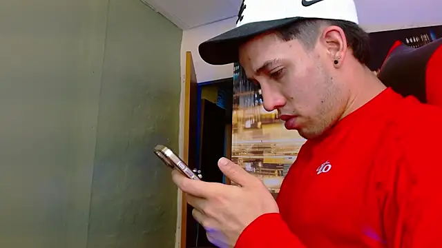 Snapshot of alexgiraldo__ chatting on May 23, 12:26 pm alexgiraldo online show from May 23, 12:26 pm