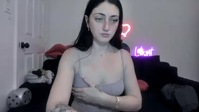 Snapshot of torithequeen chatting on February 21, 2:41 pm torithequeen online show from February 21, 2:41 pm