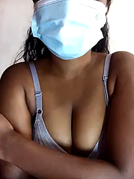 Snapshot of MickMicky chatting on February 24, 4:13 am MickMicky online show from February 24, 4:13 am