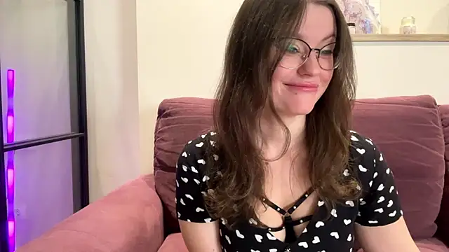 Snapshot of mia_shine_bright_wow chatting on September 9, 2:43 am mia shine bright wow online show from September 9, 2:43 am