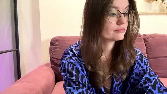 Snapshot of mia_shine_bright_wow chatting on October 3, 5:31 am mia shine bright wow online show from October 3, 5:31 am