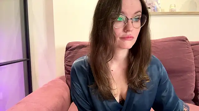 Snapshot of mia_shine_bright_wow chatting on September 17, 3:41 am mia shine bright wow online show from September 17, 3:41 am