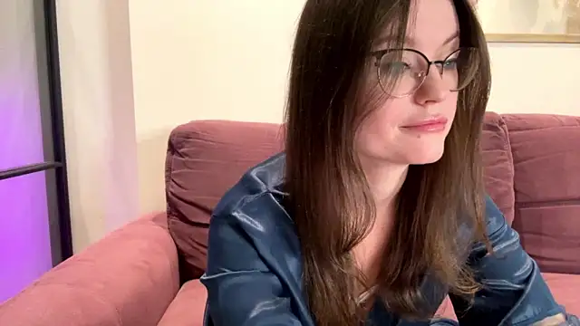 Snapshot of mia_shine_bright_wow chatting on September 30, 4:40 am mia shine bright wow online show from September 30, 4:40 am