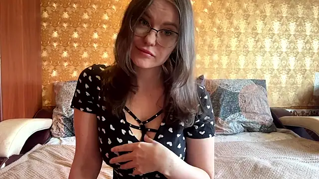 Snapshot of mia_shine_bright_wow chatting on December 18, 4:39 am mia shine bright wow online show from December 18, 4:39 am