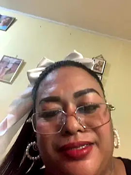 Snapshot of EmmaKantutera chatting on November 13, 4:16 am EmmaKantutera online show from November 13, 4:16 am