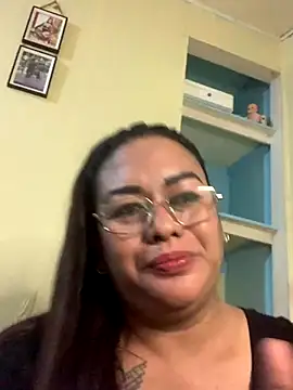 Snapshot of EmmaKantutera chatting on November 12, 4:00 pm EmmaKantutera online show from November 12, 4:00 pm
