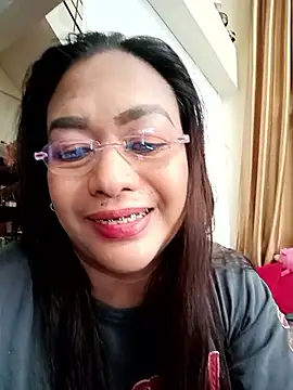 Snapshot of EmmaKantutera chatting on January 13, 2:37 am EmmaKantutera online show from January 13, 2:37 am