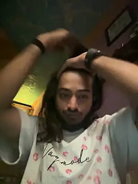 Snapshot of seenu2101 chatting on November 22, 3:38 am seenu2101 online show from November 22, 3:38 am