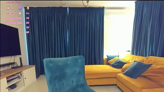 Snapshot of AliTemptress chatting on September 17, 9:44 am AliTemptress online show from September 17, 9:44 am