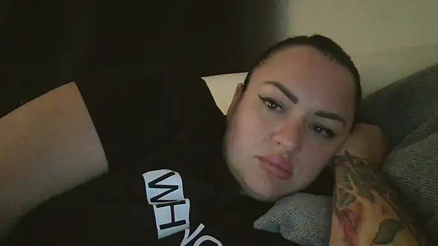 Snapshot of AliTemptress chatting on October 5, 3:41 am AliTemptress online show from October 5, 3:41 am
