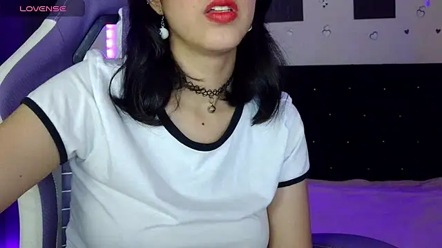 AvlieQueen online show from April 10, 7:48 am