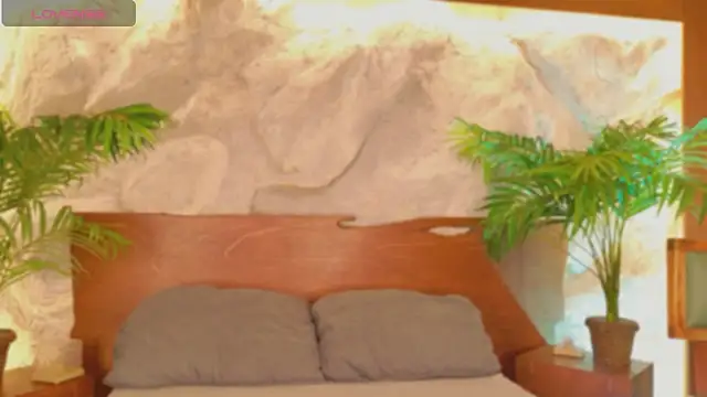 alisonn moon online show from April 12, 5:27 pm