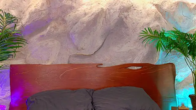 alisonn moon online show from April 8, 10:11 pm