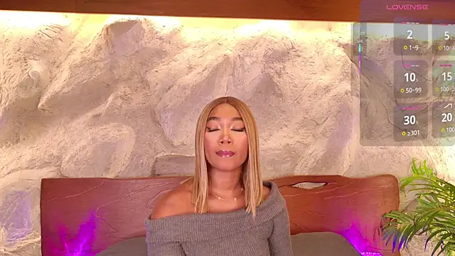 alisonn moon online show from February 2, 11:04 pm