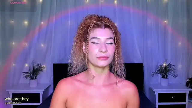 Snapshot of Evolet_Bee chatting on February 5, 12:45 pm Evolet Bee online show from February 5, 12:45 pm