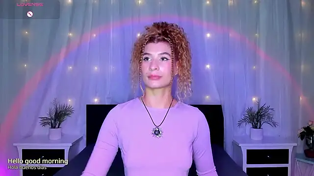 Snapshot of Evolet_Bee chatting on February 4, 12:11 pm Evolet Bee online show from February 4, 12:11 pm