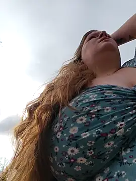 Snapshot of Love86Emily chatting on October 27, 2:51 pm Love86Emily online show from October 27, 2:51 pm