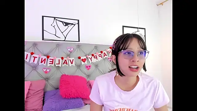 Naughty Couple83 online show from February 24, 7:15 pm