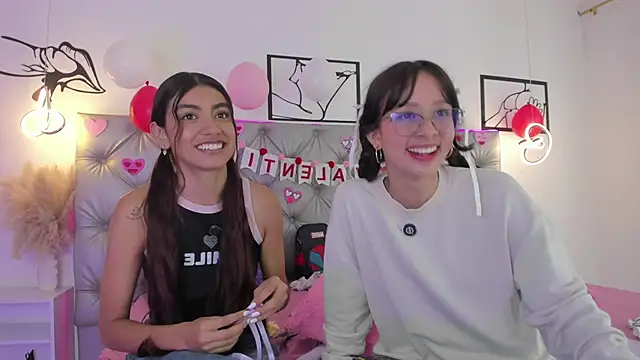 Naughty Couple83 online show from February 17, 3:31 pm